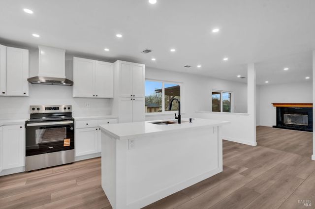 7562 Paddon Rd, Vacaville, CA 95688