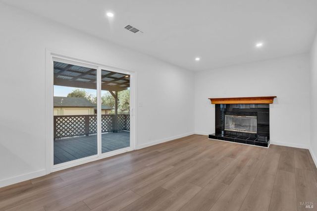 7562 Paddon Rd, Vacaville, CA 95688