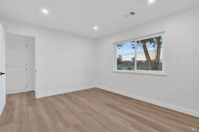 7562 Paddon Rd, Vacaville, CA 95688