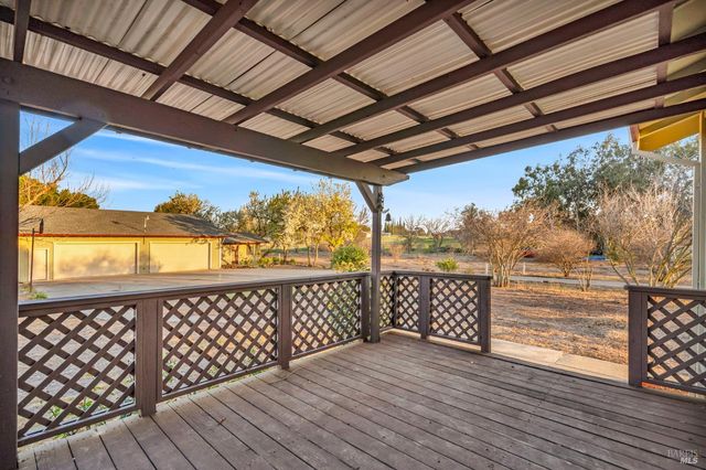 7562 Paddon Rd, Vacaville, CA 95688