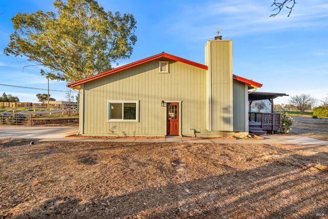 7562 Paddon Rd, Vacaville, CA 95688