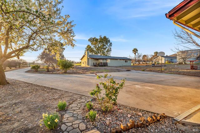 7562 Paddon Rd, Vacaville, CA 95688