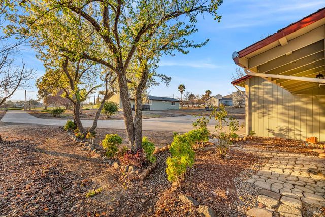 7562 Paddon Rd, Vacaville, CA 95688