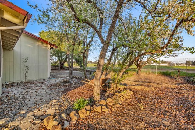 7562 Paddon Rd, Vacaville, CA 95688