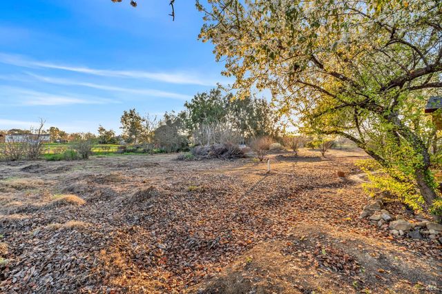 7562 Paddon Rd, Vacaville, CA 95688