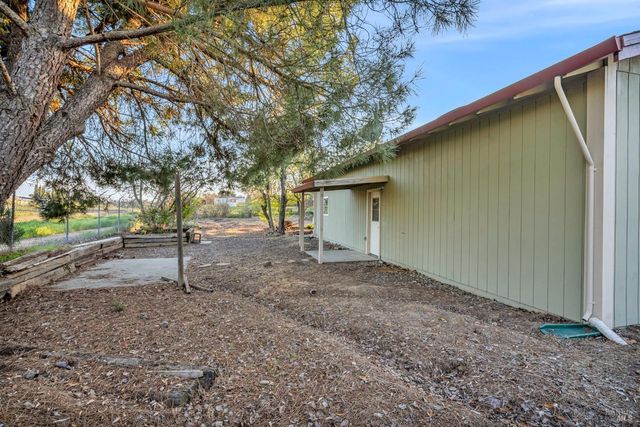 7562 Paddon Rd, Vacaville, CA 95688