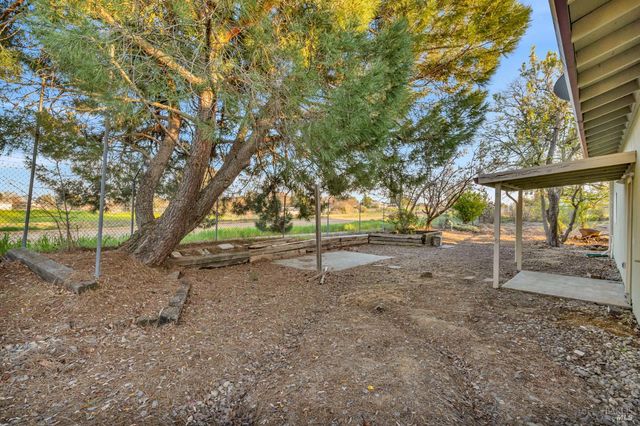 7562 Paddon Rd, Vacaville, CA 95688