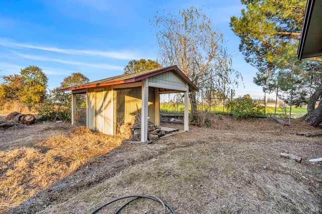 7562 Paddon Rd, Vacaville, CA 95688