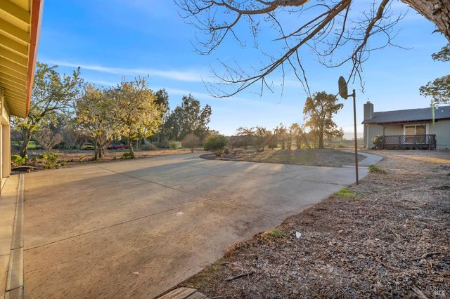 7562 Paddon Rd, Vacaville, CA 95688