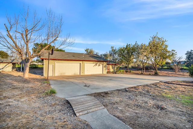 7562 Paddon Rd, Vacaville, CA 95688