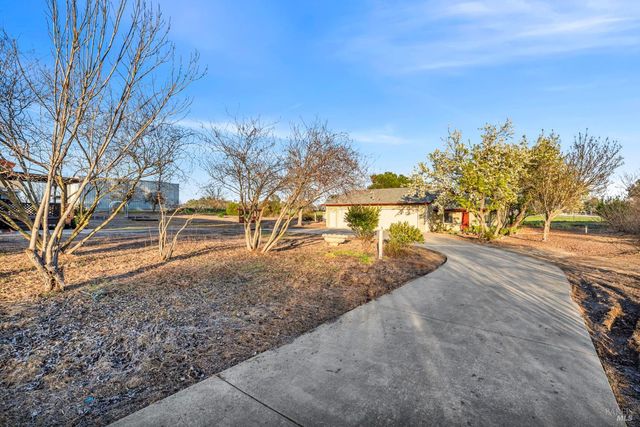 7562 Paddon Rd, Vacaville, CA 95688