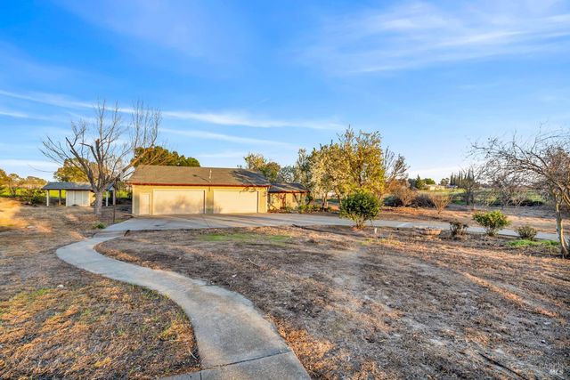 7562 Paddon Rd, Vacaville, CA 95688