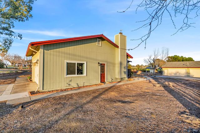 7562 Paddon Rd, Vacaville, CA 95688