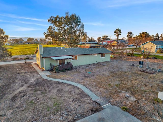 7562 Paddon Rd, Vacaville, CA 95688