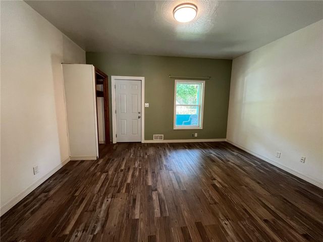 702 Sellers Avenue, Jeannette, PA 15644