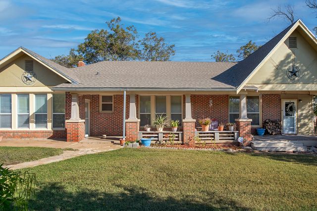 606 S Blackburn Street, Brady, TX 76825