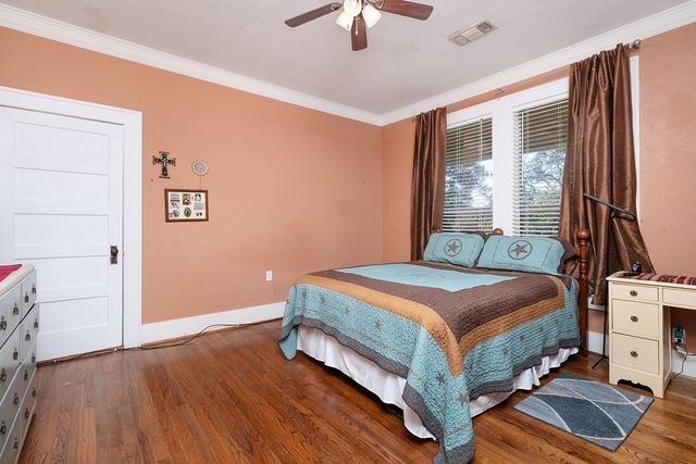 606 S Blackburn Street, Brady, TX 76825