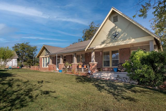 606 S Blackburn Street, Brady, TX 76825