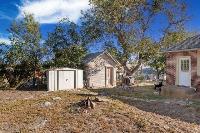 606 S Blackburn Street, Brady, TX 76825