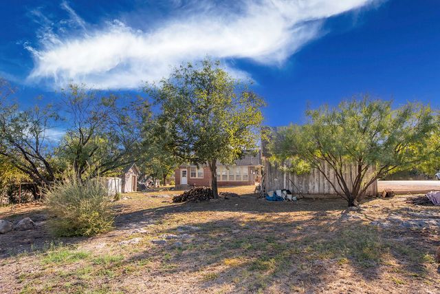 606 S Blackburn Street, Brady, TX 76825