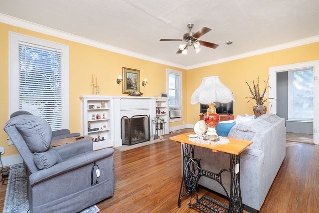 606 S Blackburn Street, Brady, TX 76825