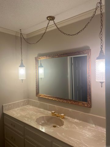 3214 N Rodney Paraham Road, Little Rock, AR 72212