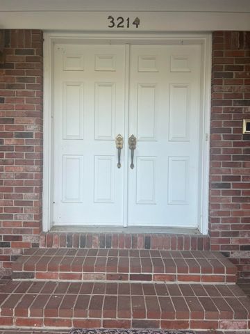 3214 N Rodney Paraham Road, Little Rock, AR 72212