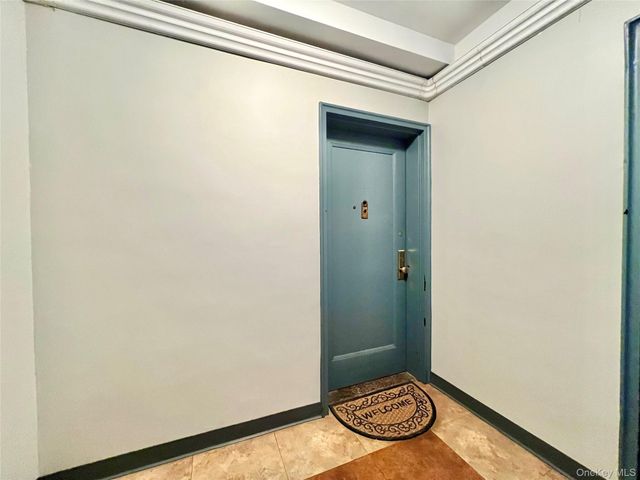 1 E Mill Drive 2G, Great Neck, NY 11021