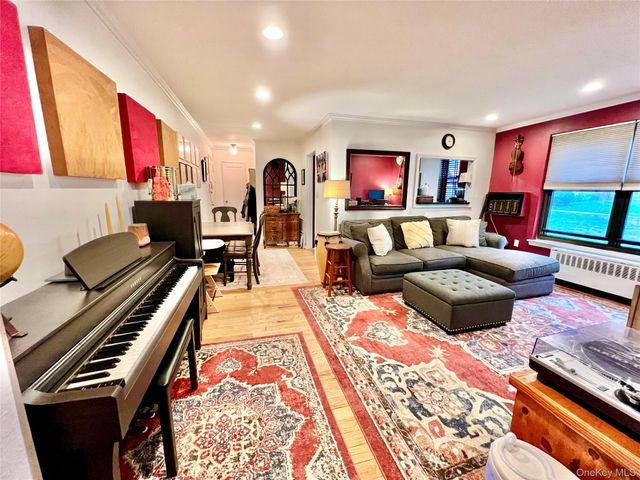 1 E Mill Drive 2G, Great Neck, NY 11021