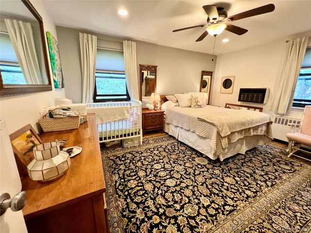 1 E Mill Drive 2G, Great Neck, NY 11021