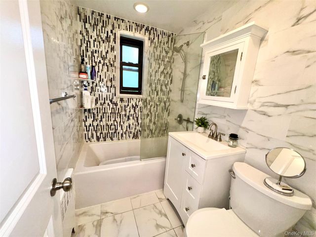 1 E Mill Drive 2G, Great Neck, NY 11021