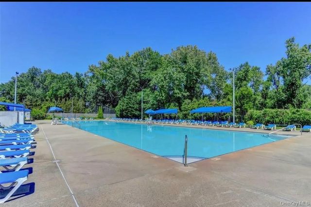 1 E Mill Drive 2G, Great Neck, NY 11021