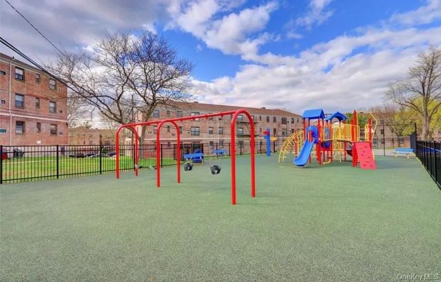1 E Mill Drive 2G, Great Neck, NY 11021