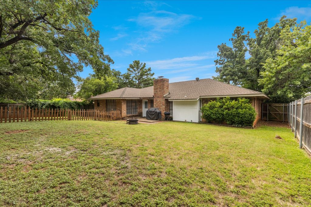 5711 Tumbleweed Court, Arlington, TX 76017