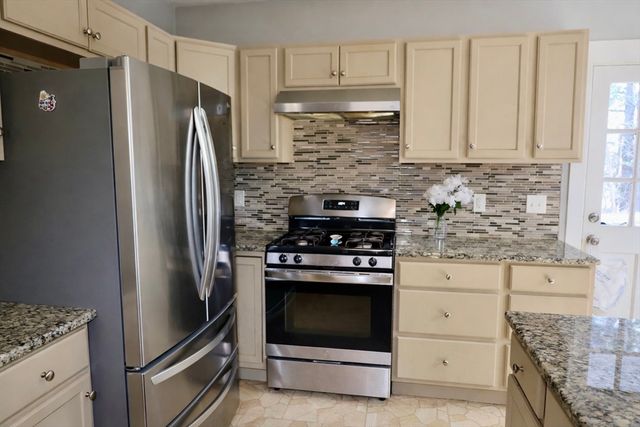 17 Fairview Street, Fitchburg, MA 01420