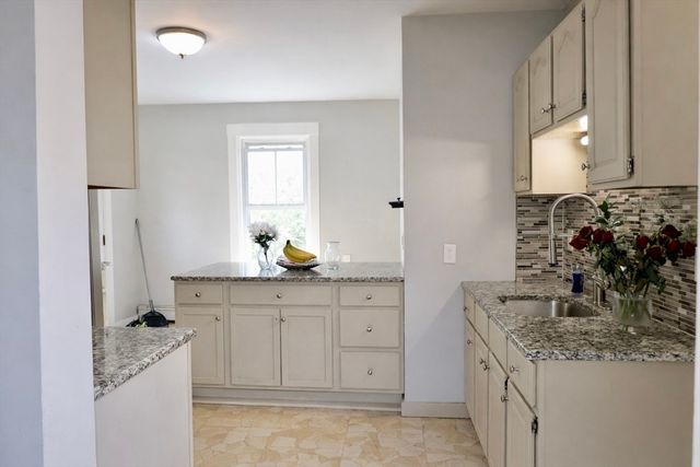 17 Fairview Street, Fitchburg, MA 01420