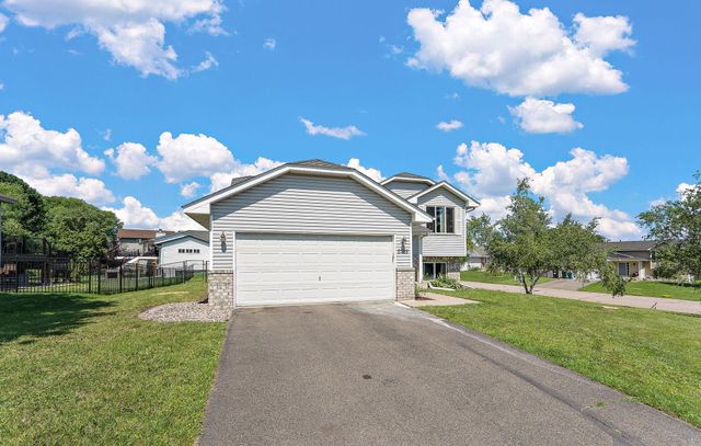 5785 Yucca Lane N, Plymouth, MN 55446