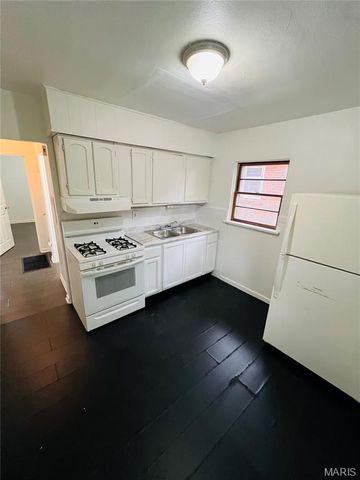 4704 Seattle Street, Northwoods, MO 63121