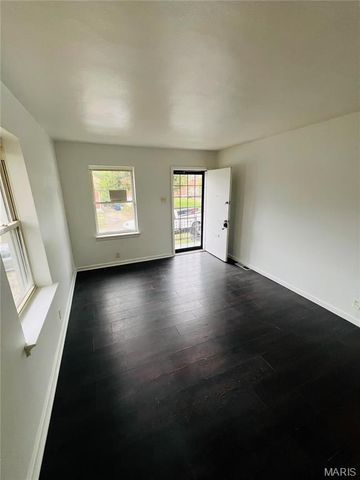 4704 Seattle Street, Northwoods, MO 63121