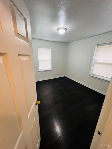 4704 Seattle Street, Northwoods, MO 63121