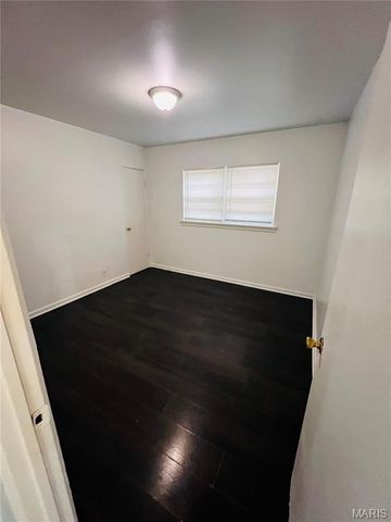 4704 Seattle Street, Northwoods, MO 63121