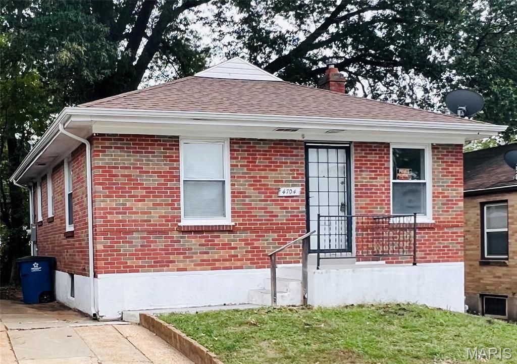 4704 Seattle Street, Northwoods, MO 63121