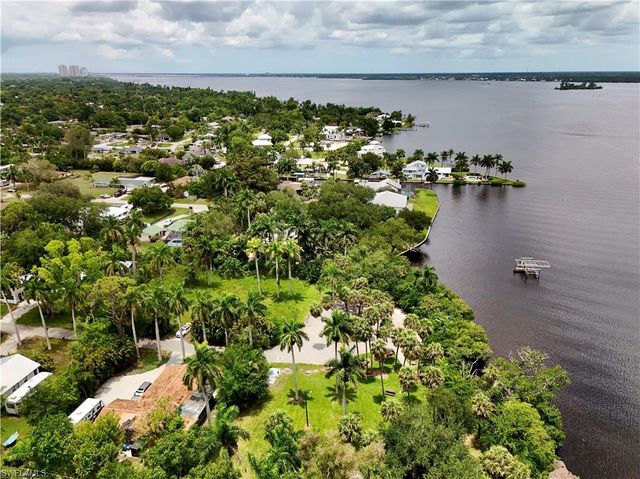 304 Royal Palm Park RD, Fort Myers, FL 33905