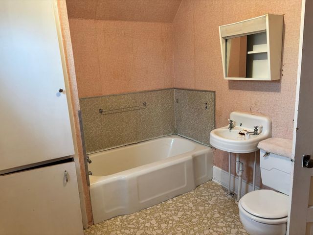 195 S Monroe Street, Thompson, IA 50478