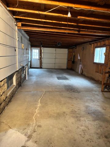 195 S Monroe Street, Thompson, IA 50478