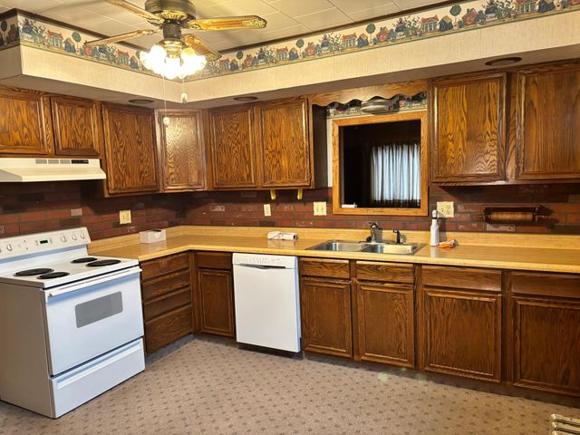 195 S Monroe Street, Thompson, IA 50478