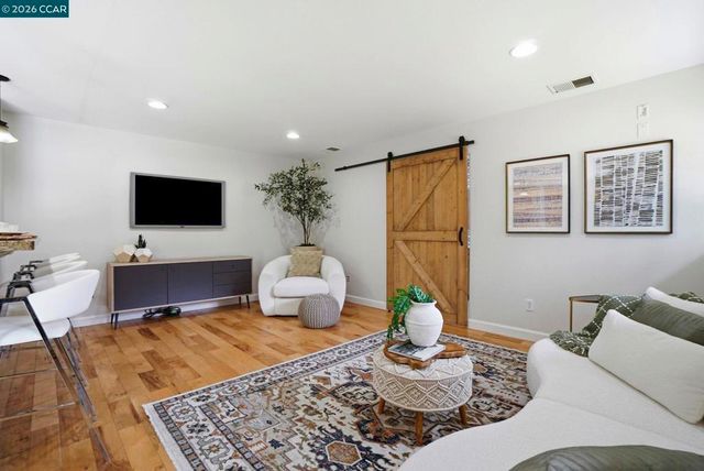 1812 Donna Dr, Pleasant Hill, CA 94523