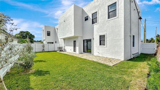 18455 SW 117th Ave, Unincorporated Dade County, FL 33157