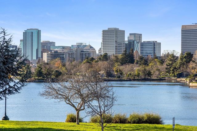 2324 Lakeshore Ave, Oakland, CA 94606