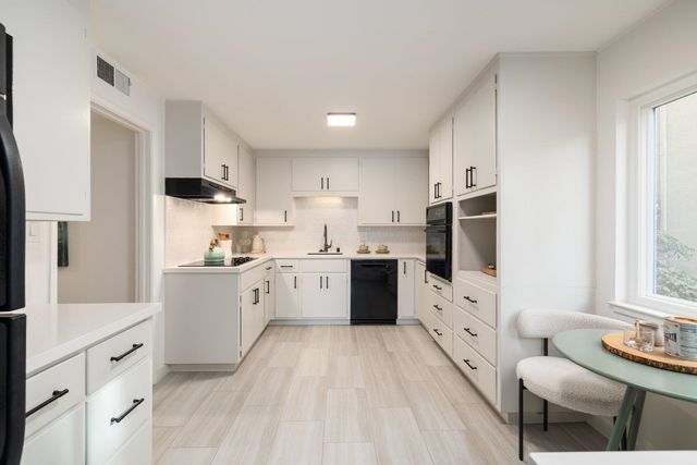 2324 Lakeshore Ave, Oakland, CA 94606